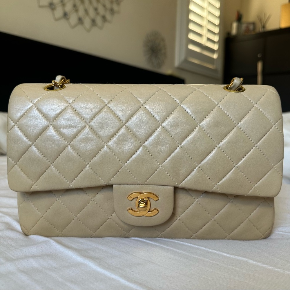 💢REASONABLE OFFERS WELCOME💢Chanel Classic Beige Quilted Shoulder Bag